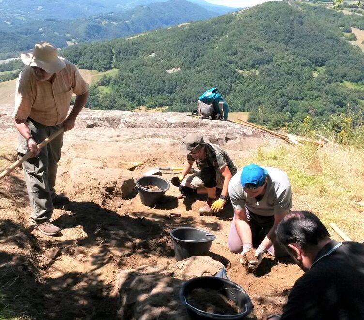 Tracce di una fortezza sul Monte Sassoso a Ceriola di Carpineti