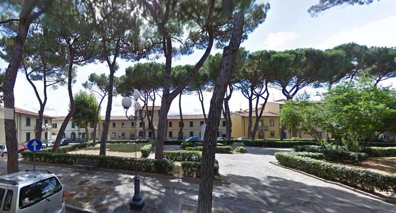 La piazza di Poggio a Caiano, orfana dei pini, si prepara a cambiare volto
