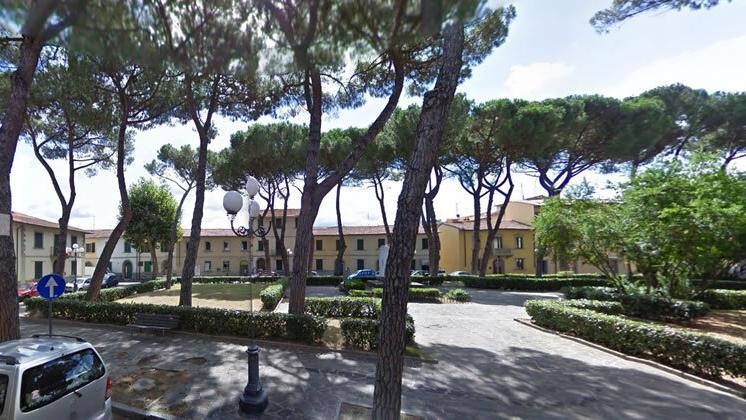 La piazza di Poggio a Caiano, orfana dei pini, si prepara a cambiare volto
