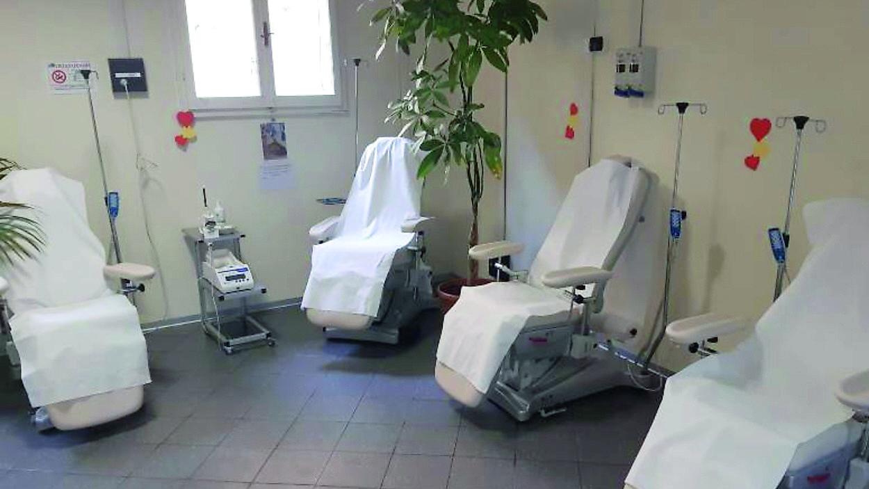 Carenza di sangue a Pistoia, è allarme: «Mancano addetti per i prelievi»