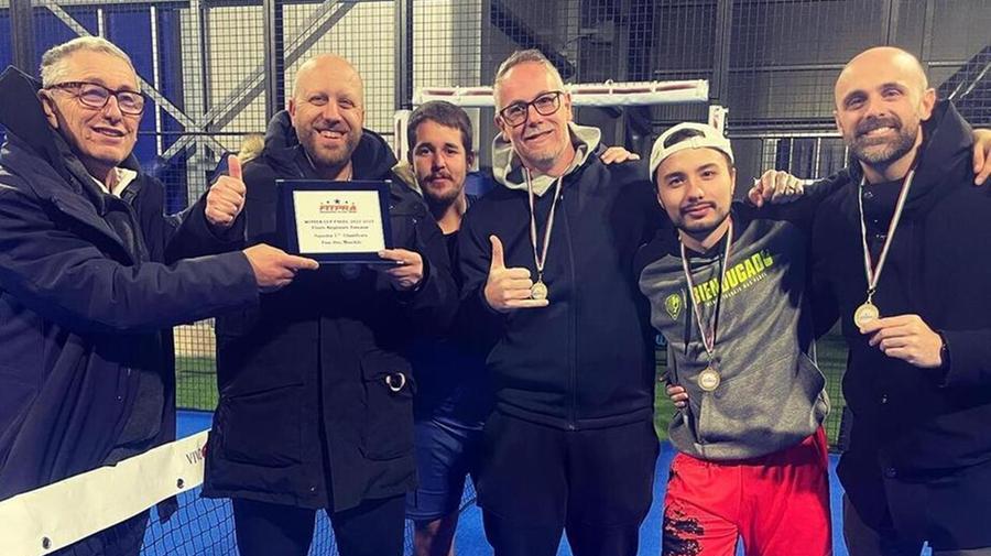 Il Team Padel Santa Croce esulta dopo il trionfo della Winter Cup