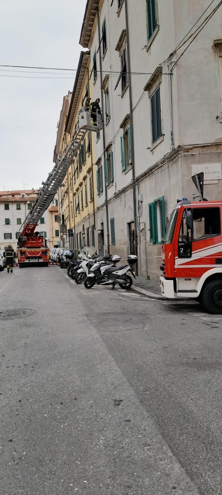 Intonaco pericolante in via della Maddalena