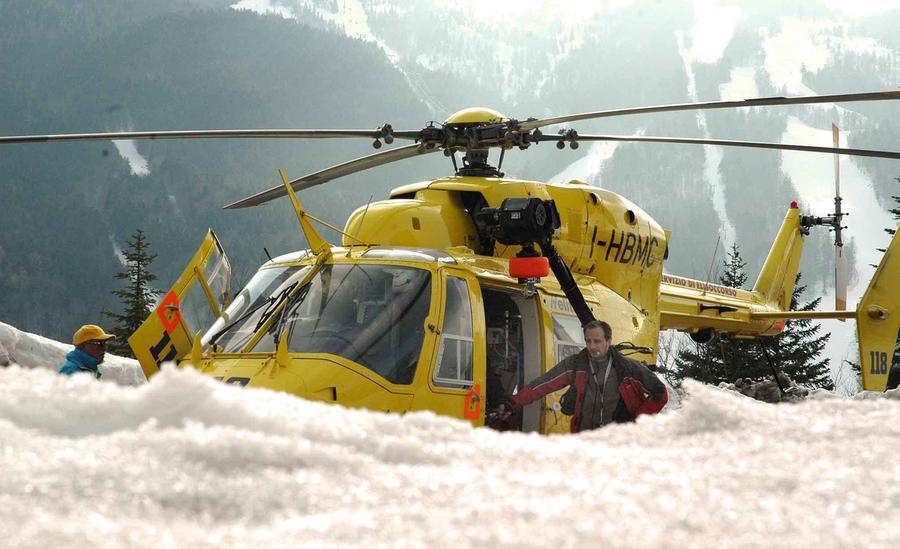 Abetone, vola con gli sci su un dosso: grave un ventenne