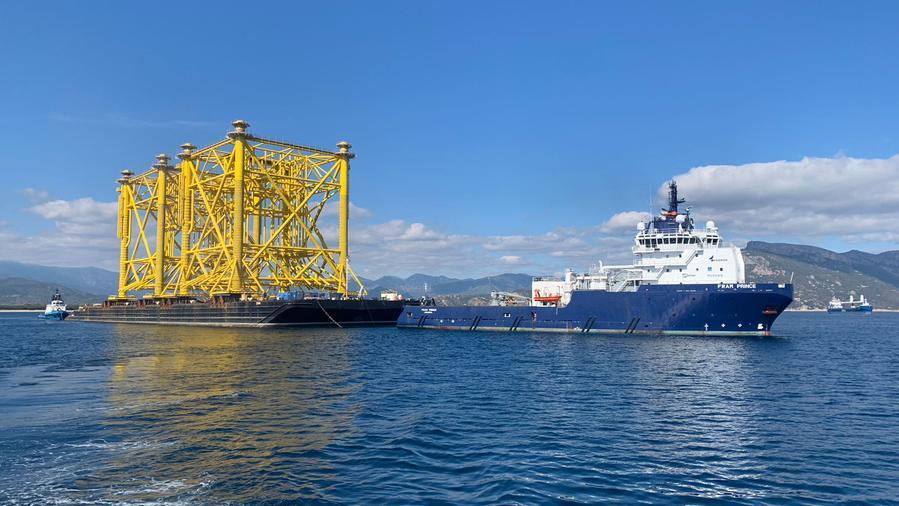 Da Arbatax alla Scozia, il viaggio da record dei due giganti d’acciaio