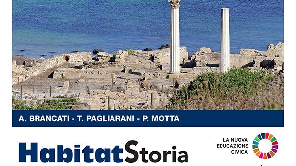 Il manuale di geostoria 2023 con l'immagine di Tharros in copertina (foto Camedda)