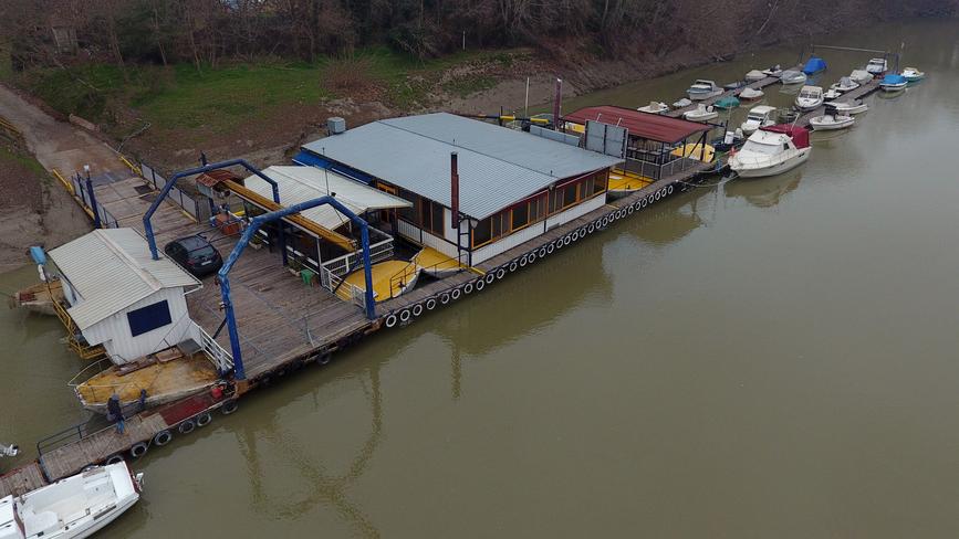 Occhiobello, rapinato e spinto dall’argine