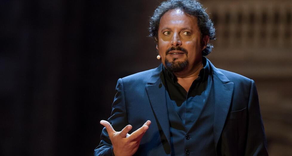 Modena. Enrico Brignano show al Palapanini «Diamoci del tu per riaprire i nostri cuori» 