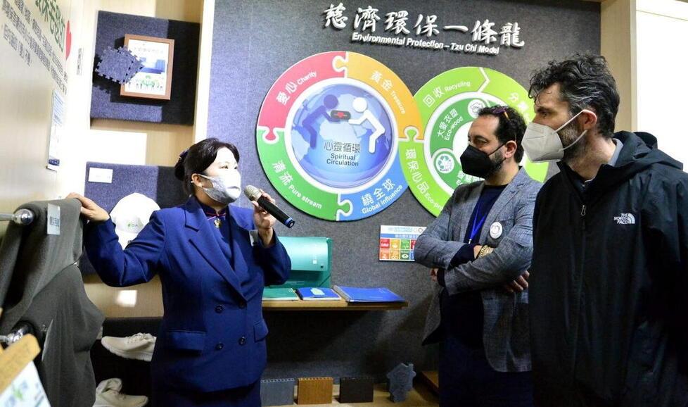 Il sindaco Matteo Biffoni e l’assessore Valerio Barberis durante la visita a Taiwan