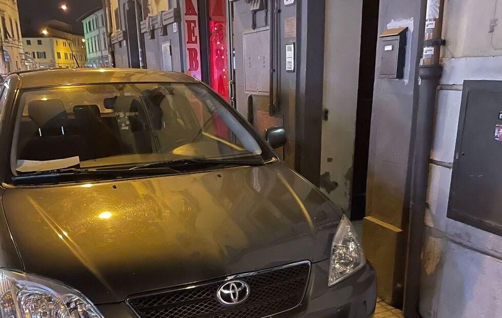 Da via Dalmazia richiesta di aiuto. «Sosta selvaggia e troppa velocità»