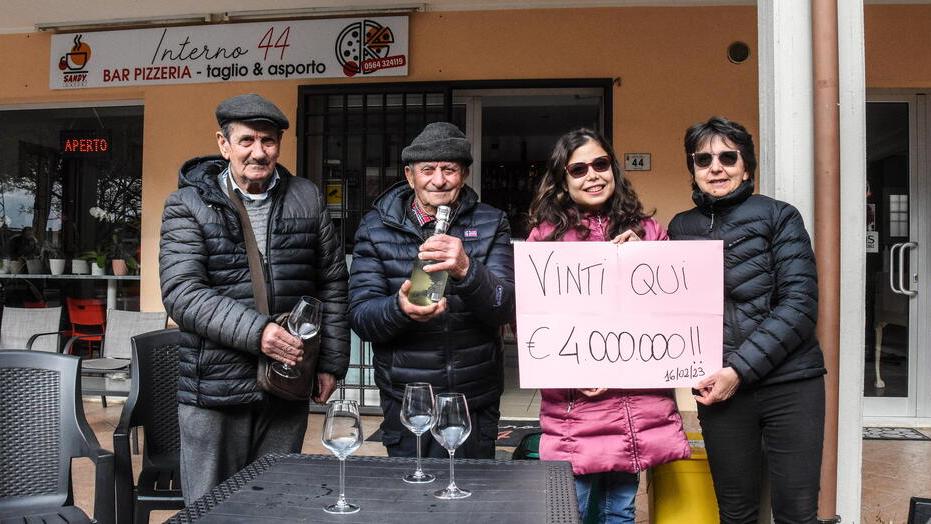 Maxi vincita a Braccagni, chi è il nuovo milionario? I clienti della ricevitoria: «È di sicuro un compaesano»