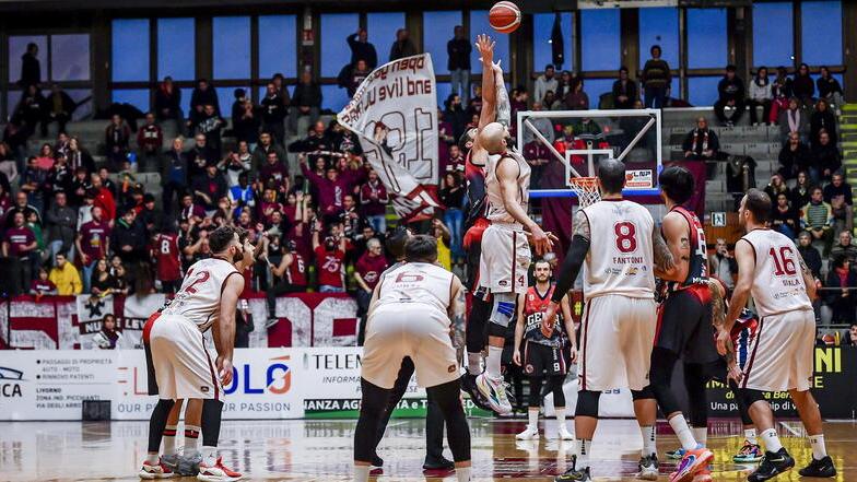La Libertas vede l’Alba: alle 18.30 il match contro il fanalino di coda