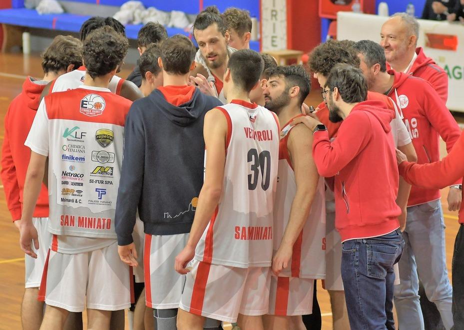 L’abbraccio tra i giocatori dell’Etrusca