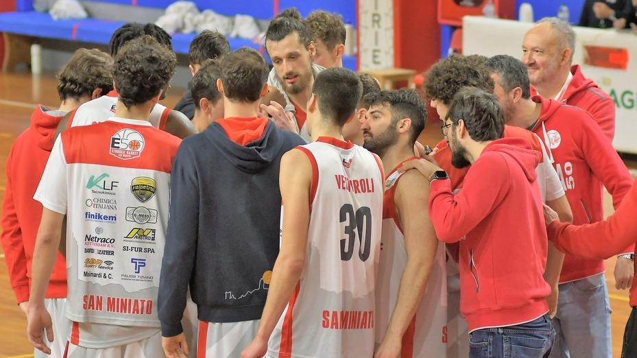 L’abbraccio tra i giocatori dell’Etrusca