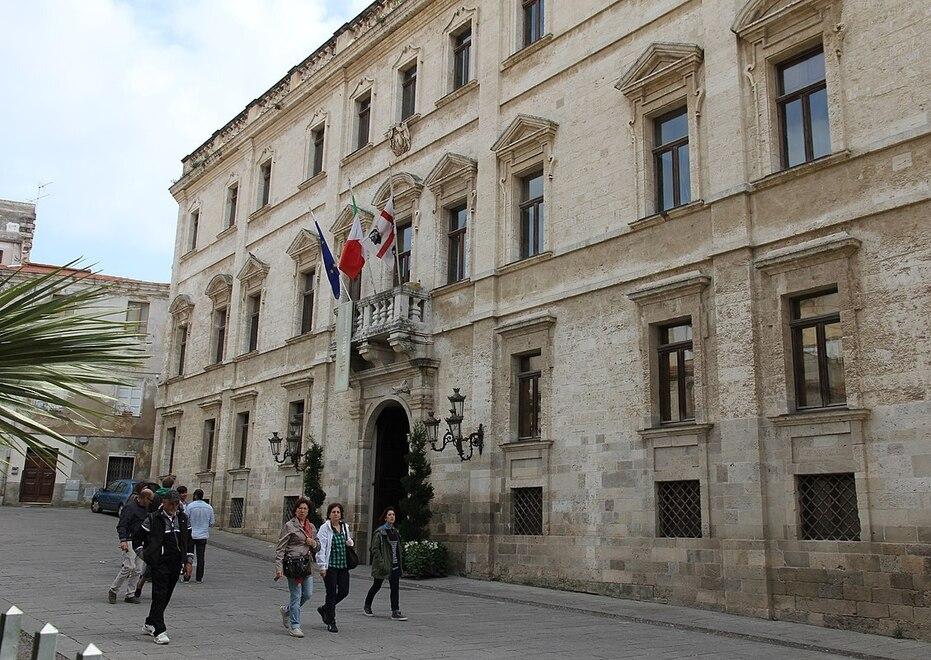 «Dimissioni fuori tempo massimo»: La replica della Regione a Campus 
