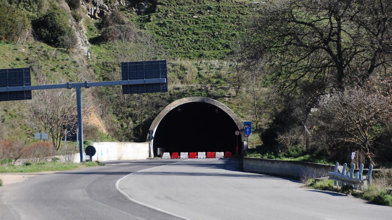 La galleria di Mughina chiusa (foto massimo locci)