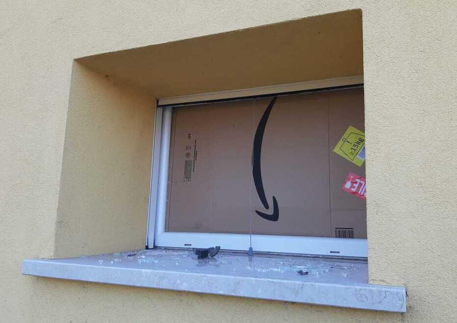 Ladri entrano in una abitazione e mettono tutto a soqquadro