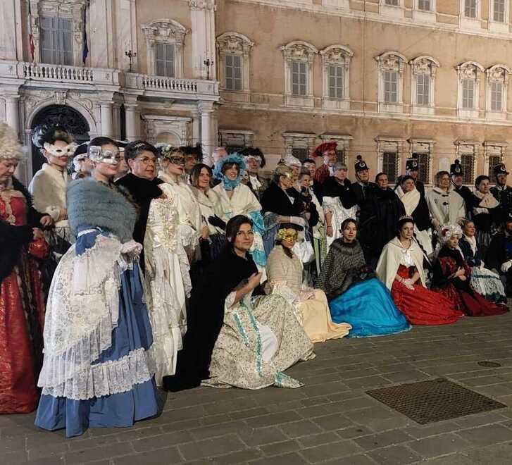 Carnevale a Modena, gran finale con il ballo in maschera E oggi gli Sgorghigueli 