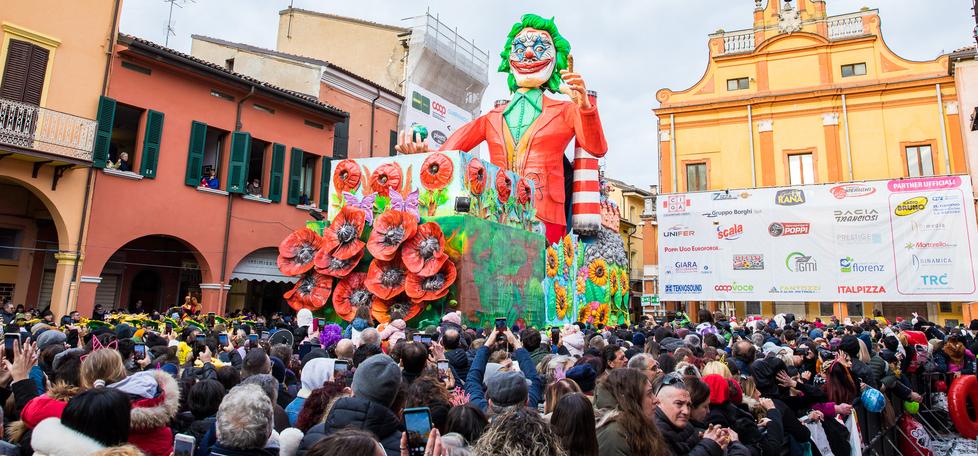 Cento, Carnevale atto terzo: sul palco i Disco Club Paradiso