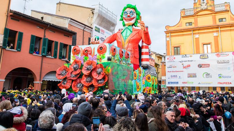 Cento, Carnevale atto terzo: sul palco i Disco Club Paradiso