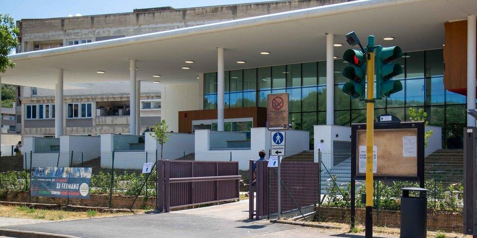 Firenze, infermiera presa a calci e pugni in pronto soccorso. L’Ordine: «Basta, serve la vigilanza»
