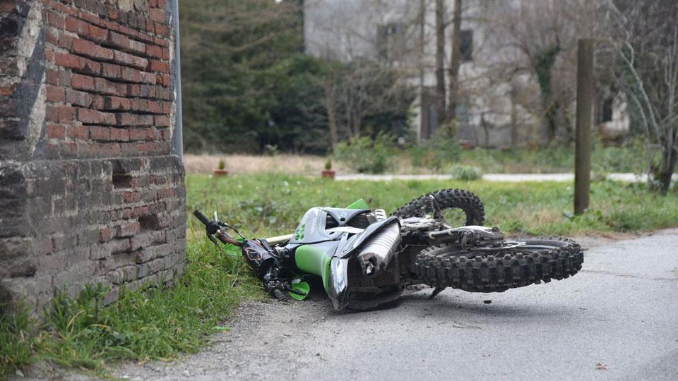 Lucca, in coma a 20 anni dopo lo schianto in moto