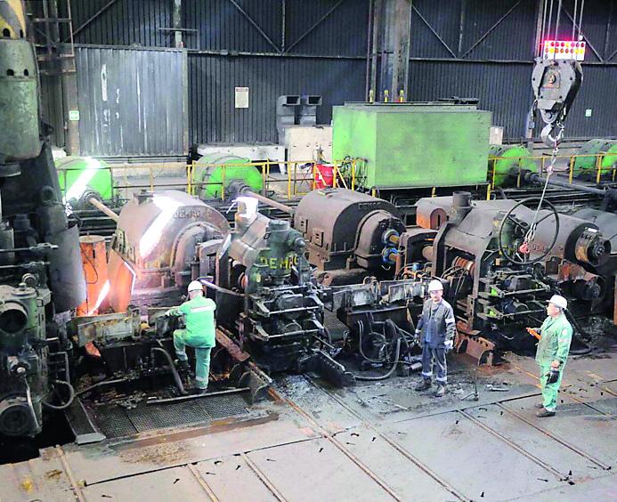 Mensa in fabbrica a rischio al siderurgico di Piombino: venti addette rischiano di perdere il lavoro