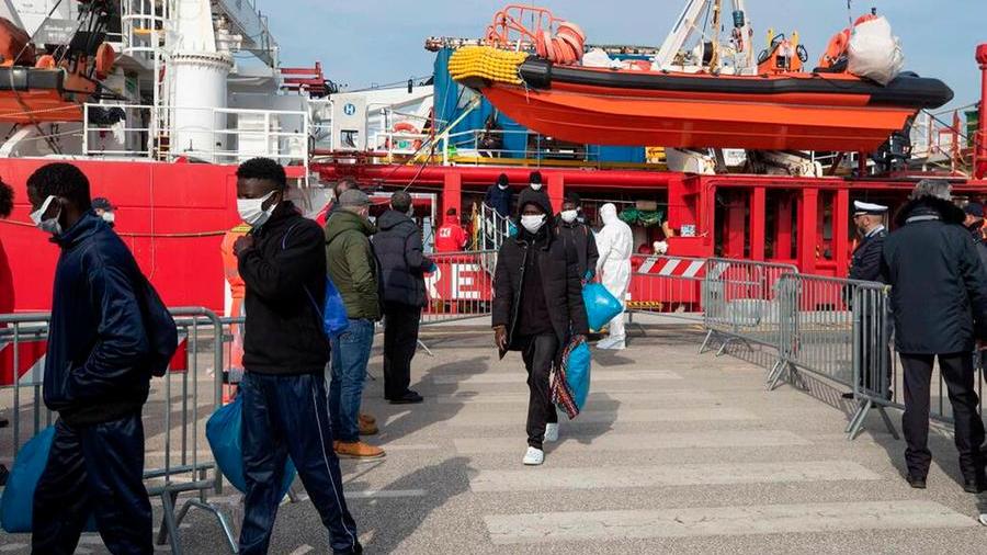 La nave Ocean Viking è sbarcata a Ravenna