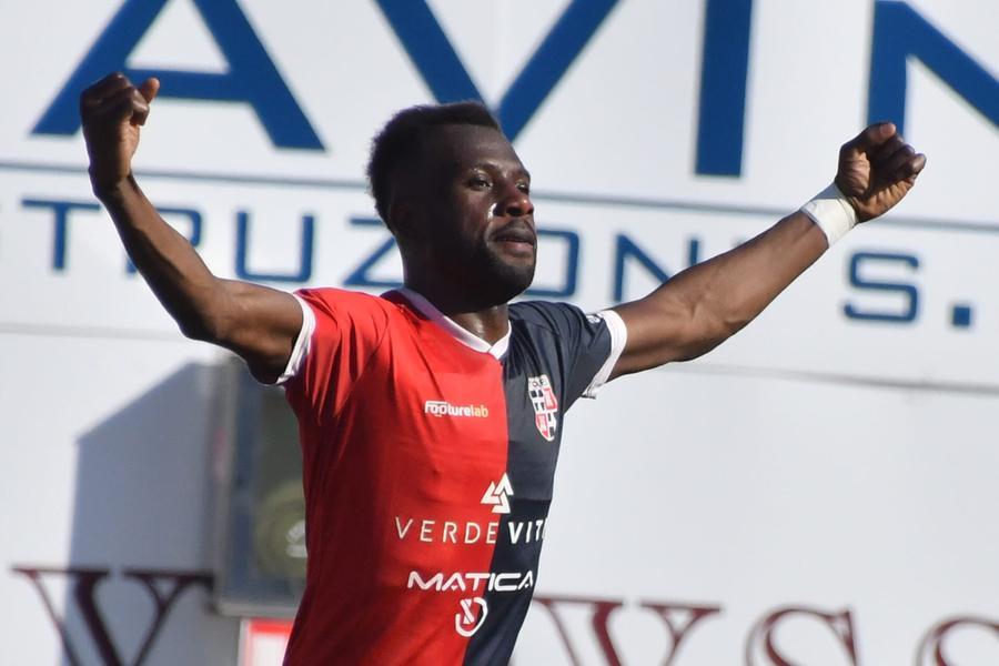 
	Diakite esulta dopo il gol (foto mauro chessa)

