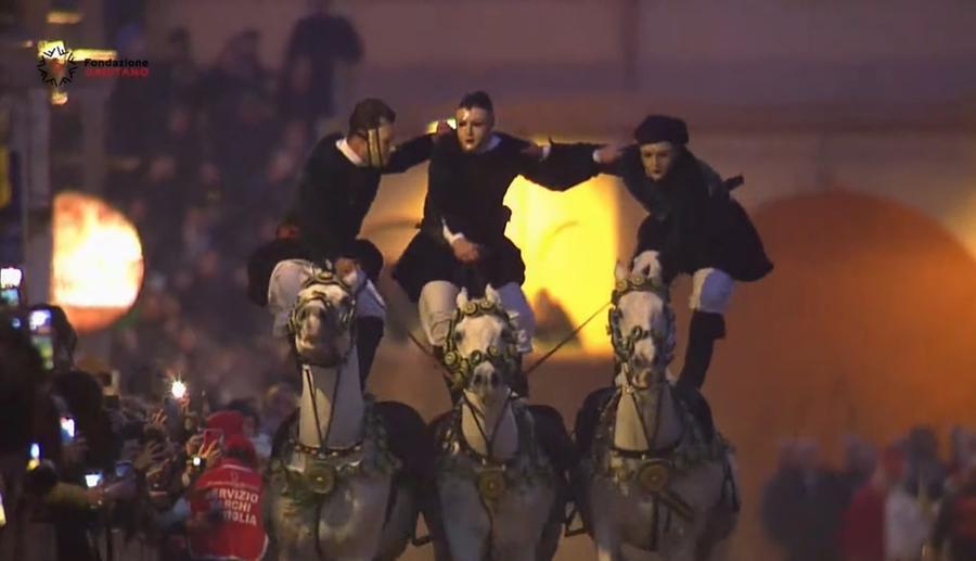 
	Numero di pariglie, ma quasi al buio

