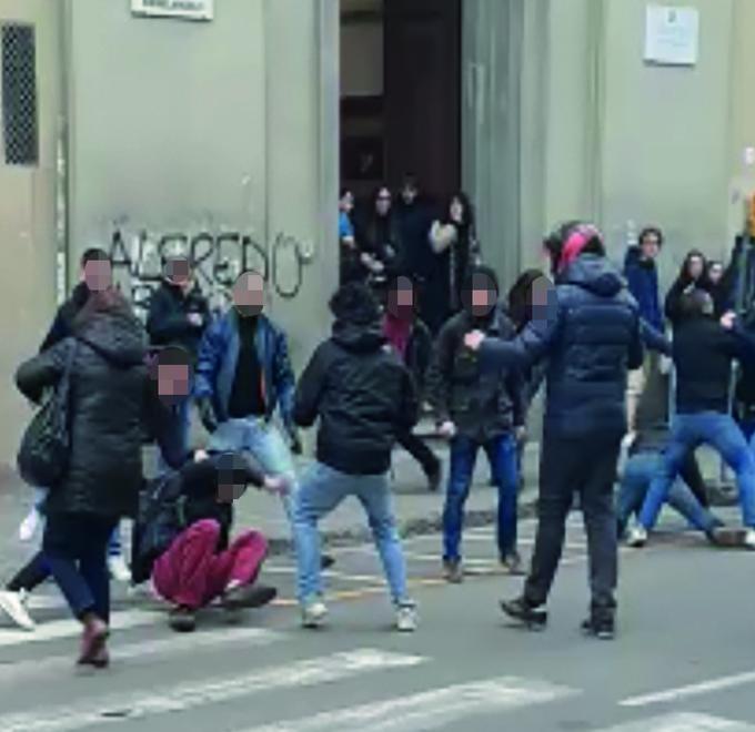 Studenti aggrediti da Azione Studentesca: si temono ritorsioni. Sorvegliata la sede Fdi