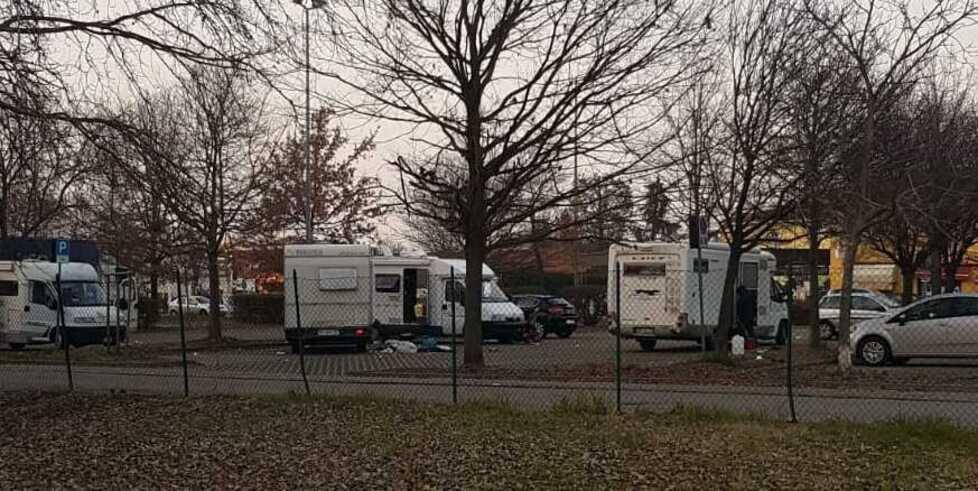 Parco Ferrari di Modena, tornano i camper Rifiuti abbandonati e degrado