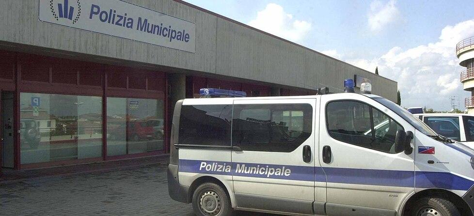 Polizia locale di Sassuolo, sospesi 4 agenti: «Torturarono un paziente al Pronto Soccorso» 