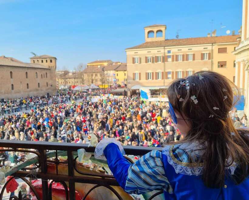 Formigine. Migliaia di persone per il carnevale Il clou è domani: maccheroni e corteo 