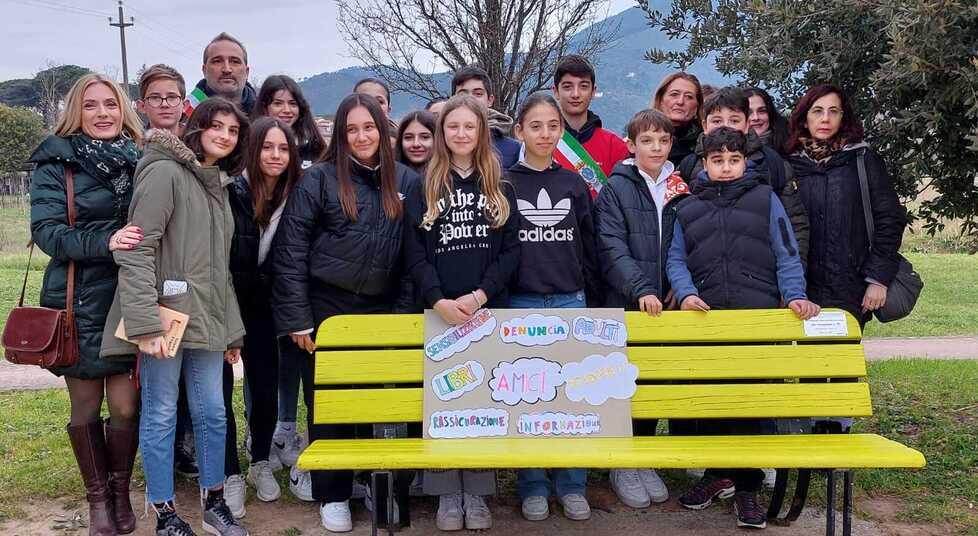Una panchina gialla di nome Gina  per sensibilizzare ragazzi e adulti 