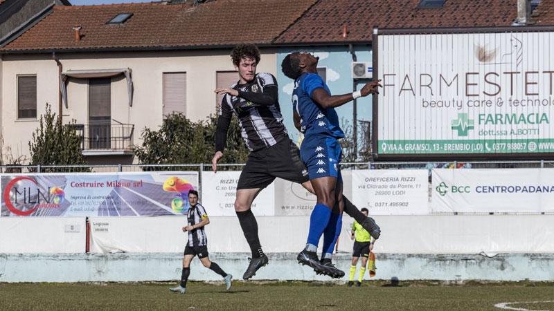 
	Un&rsquo;azione di gioco sul campo &ldquo;Dossenino&rdquo; di Lodi. Il Prato &egrave; tornato a muovere la classifica

