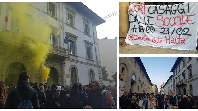 Firenze, dopo il blitz squadrista scatta la protesta degli studenti davanti al liceo: “Fuori Casaggì dalle scuole”