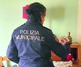 Pisa: lei gli nega i soldi per la droga, lui la prende a pugni 