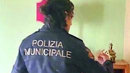 Pisa: lei gli nega i soldi per la droga, lui la prende a pugni
