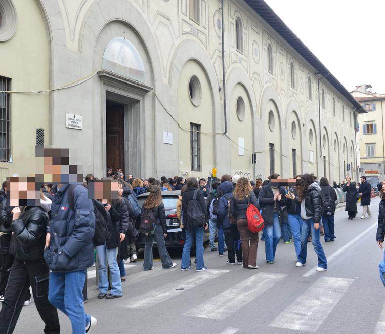 Firenze, la paura di agguati fascisti corre nelle scuole. Il preside dello scientifico: «Segnalate casi simili»