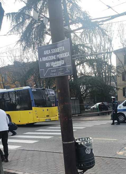 Modena Ferita 18enne travolta dal bus alla fermata Telecamere al vaglio