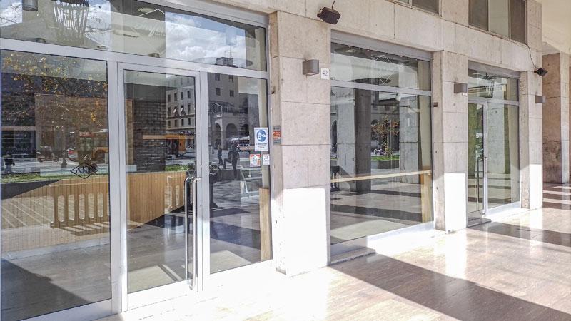 Palazzo Grande torna deserto: se ne va anche Surfer Joe. Ecco perché