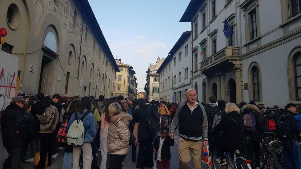 Il grido d’allarme dei presidi. «Vilipesa la Carta, è fascismo». E il dirigente del Salvemini scrive alla città: «Schieriamoci»
