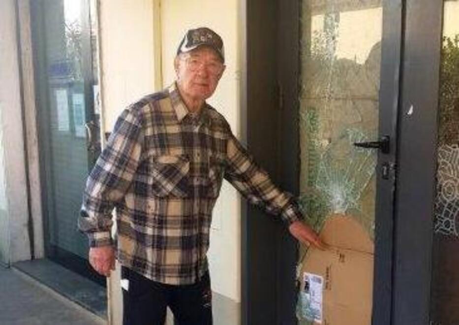 Viale Adua, bar nel mirino dei ladri: «Vetro infranto con una piccozza». È il secondo colpo in dieci giorni