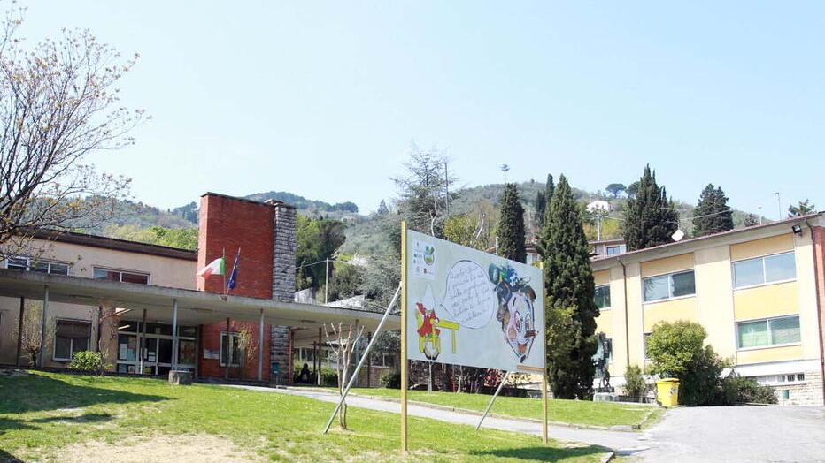 Spaccata alla scuola di Valchiusa. Via gli spiccioli e parecchi danni