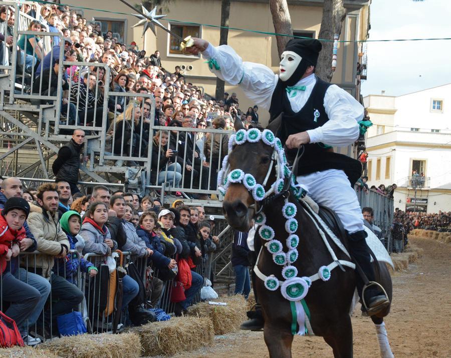 Sartiglia, sostituito “su terzu cumponi” per un problema alla schiena