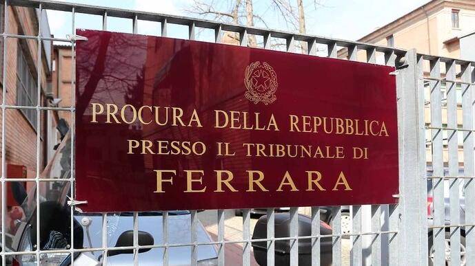 Ferrara, pressioni all’impresa: sottufficiale della finanza nei guai
