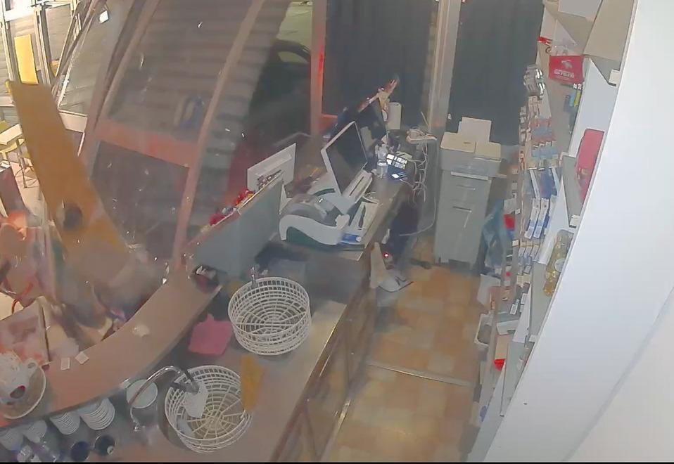 Modena, spaccata con furto ai Torrazzi: «Dalle 18 qui c’è il deserto» 