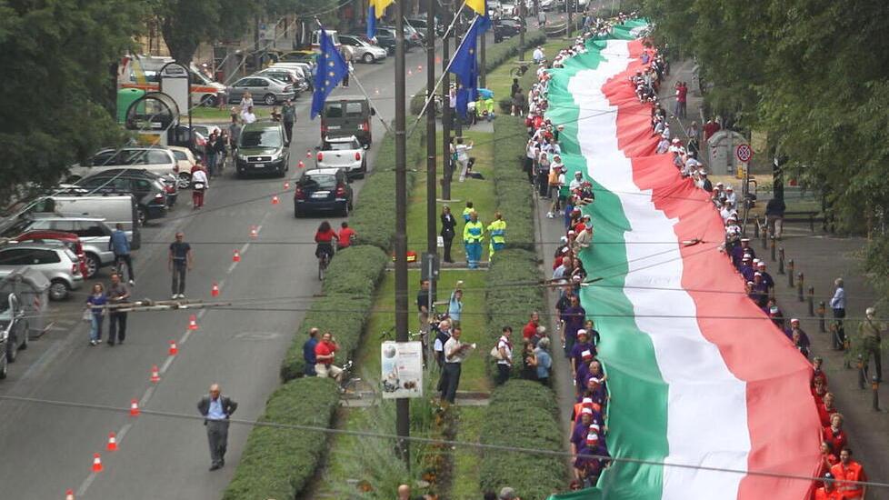 Modena sfida... Reggio Emilia «In città una celebrazione per il Tricolore»