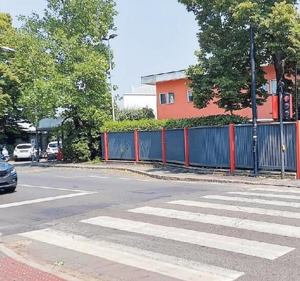 Maranello «Via Abetone, servono controlli: passano con il rosso e impennano» 