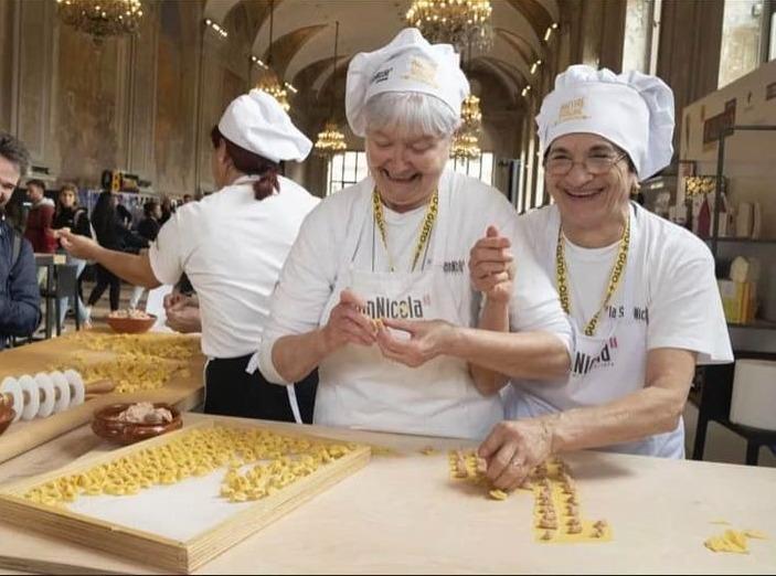 Castelfranco. A lezione dalle maestre sfogline per imparare l’arte del tortellino 